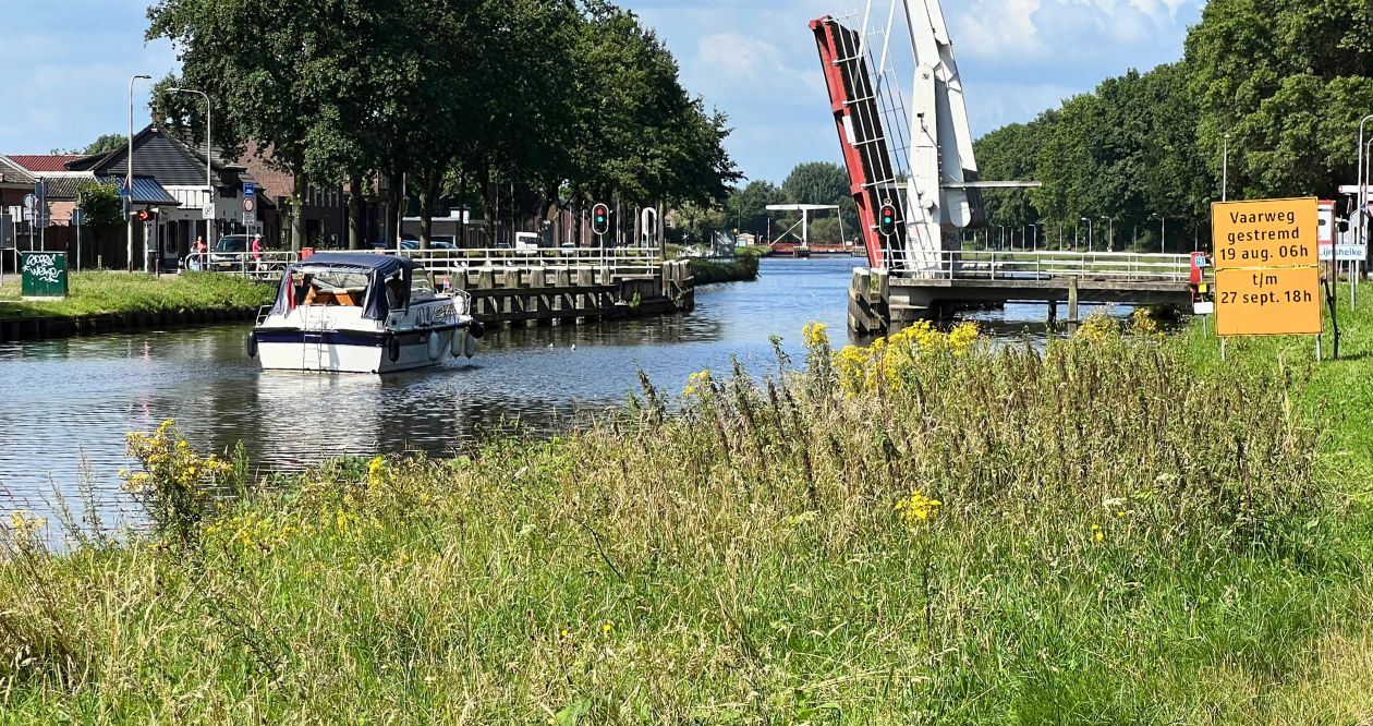 Wegwerkzaamheden aan de ophaalbrug Lijnsheike in Tilburg.