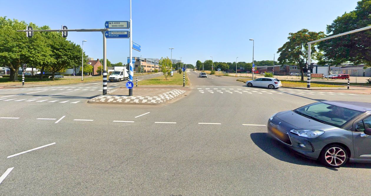 Wegwerkzaamheden Quirijnstoklaan aan de brug over het Wilhelminakanaal in Tilburg-Noord.