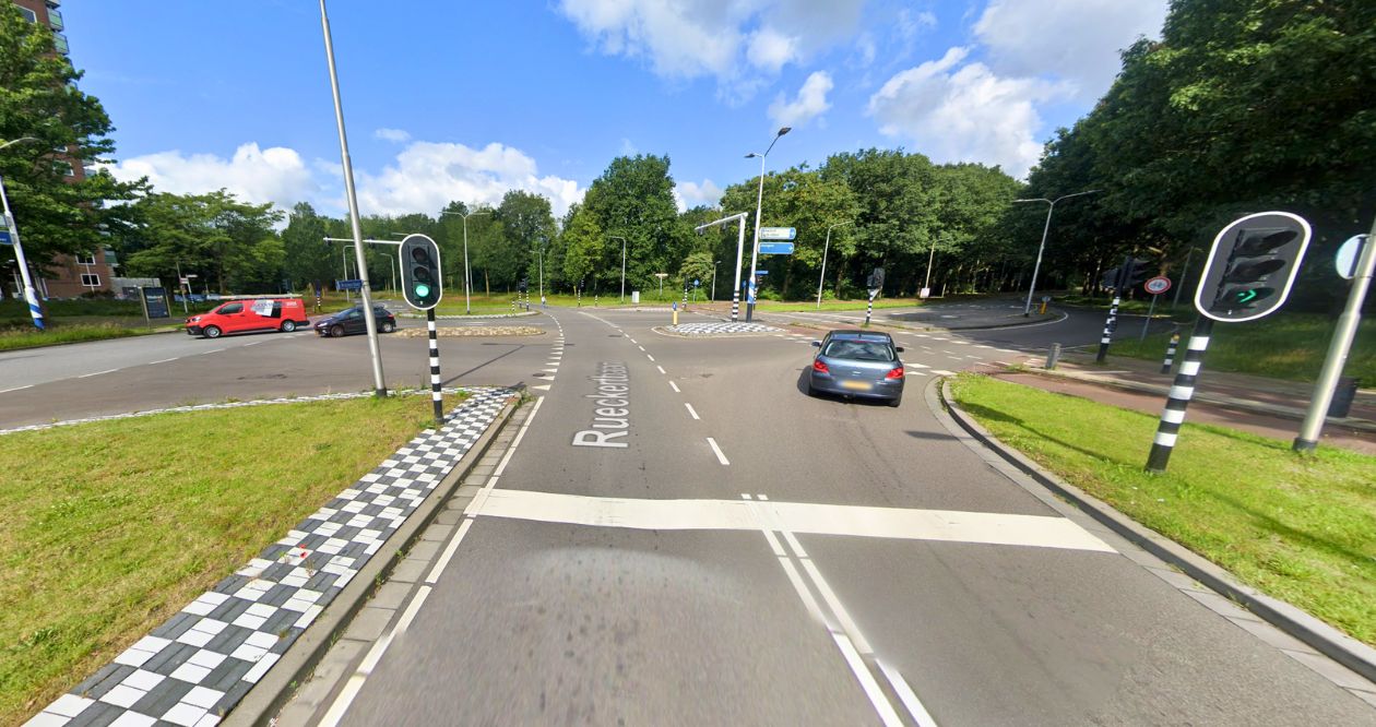 Kruising Taxandriëbaan, Rueckertbaan en Dongenseweg. Kruising Taxandriëbaan, Rueckertbaan en Dongenseweg.