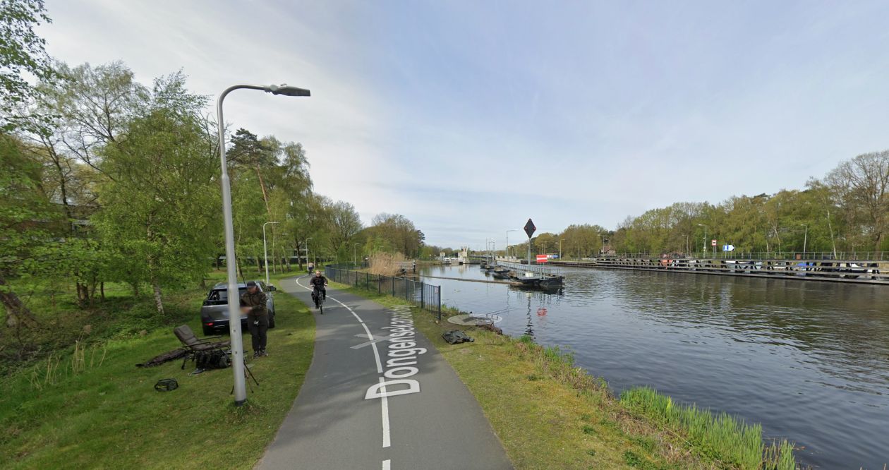 Wegwerkzaamheden aan het fietspad langs het Wilhelminakanaal, zoals hier bij Sluis III.